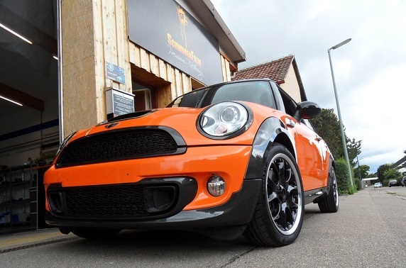 Video: Ngắm Mini Cooper “quẹt lửa, nhả đạn”