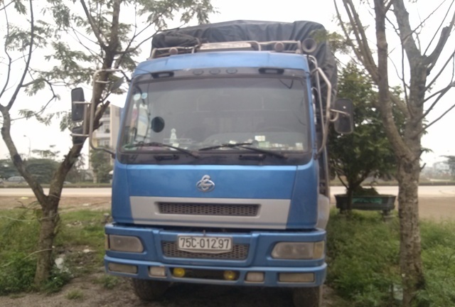 Bị thanh tra giao thông truy đuổi, tài xế cả gan lái xe bỏ chạy