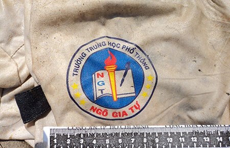 Tìm thấy xác người bị trói trong bao thả trôi sông