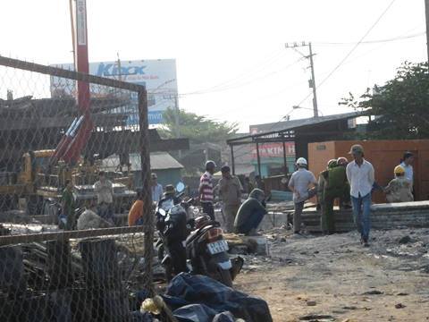 Máy trộn bê tông rò điện, giật chết một công nhân