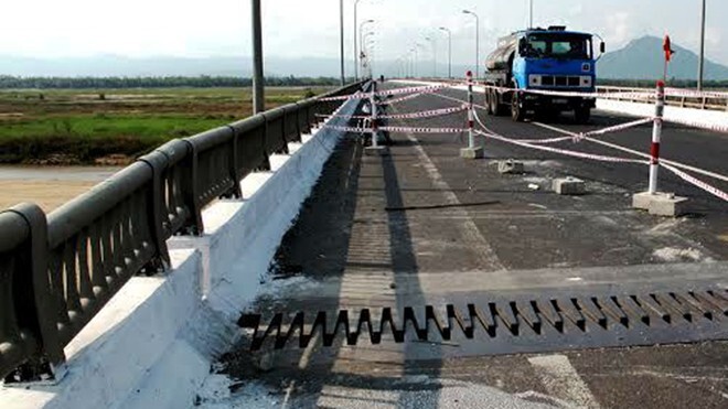 Chỉnh lại cả 5 gối cầu Đà Rằng bị xê dịch