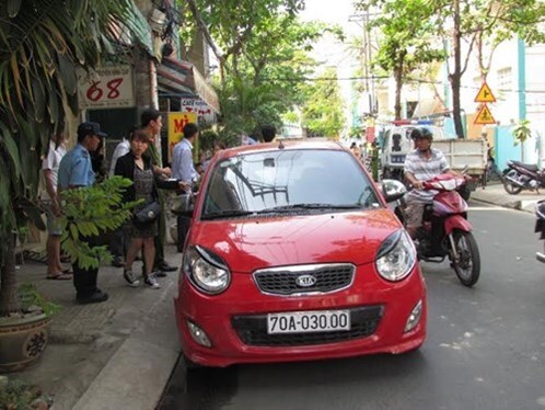 Người dân truy đuổi nữ tài xế lái xe gây tai nạn liên hoàn