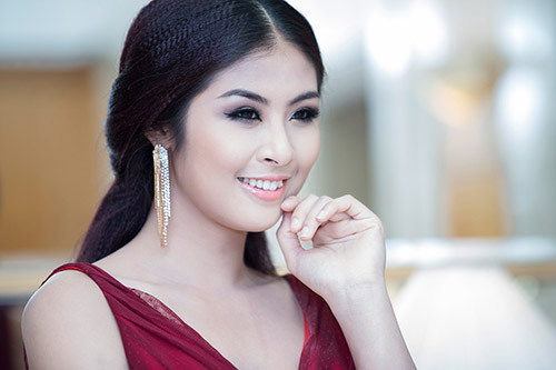 Ngọc Hân bức xúc vì bị bầu sô quỵt cát-sê