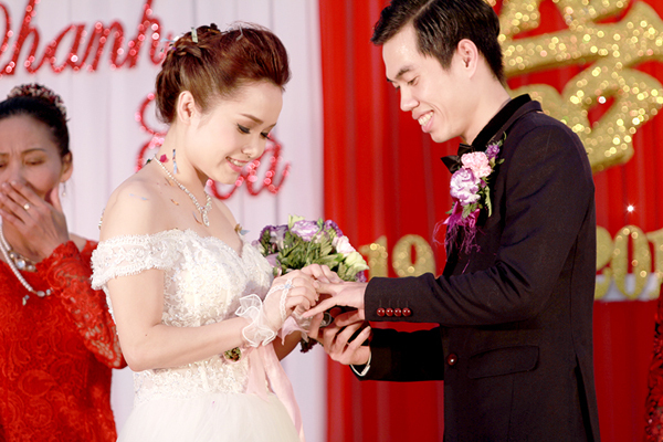 Đoàn Thúy Trang kết hôn với tác giả hit 