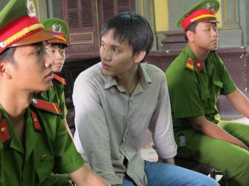 Một phạm nhân bị giết dã man trong trại giam