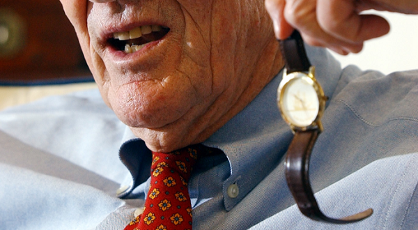 Tỷ phú Phố Wall đeo đồng hồ hàng hiệu hãng nào?