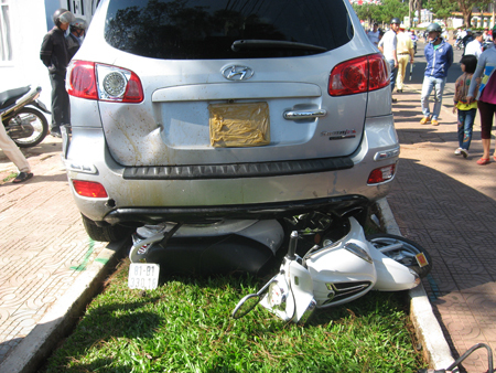 Chủ nhân xe “điên” đại náo phố núi là cán bộ Sở Giáo dục