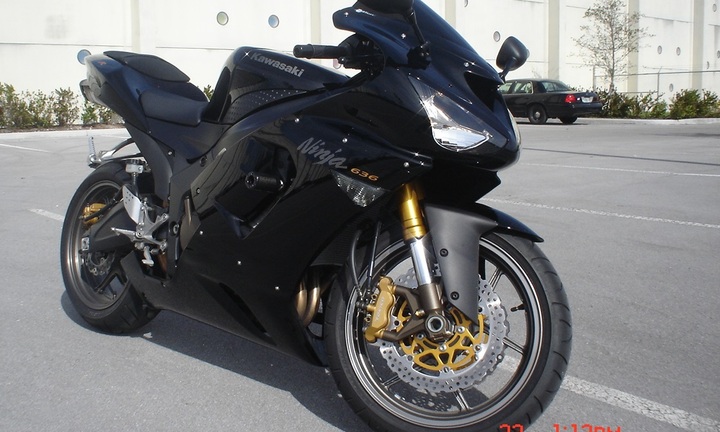 Màn biểu diễn siêu đẳng của Kawasaki Ninja ZX-6R 636