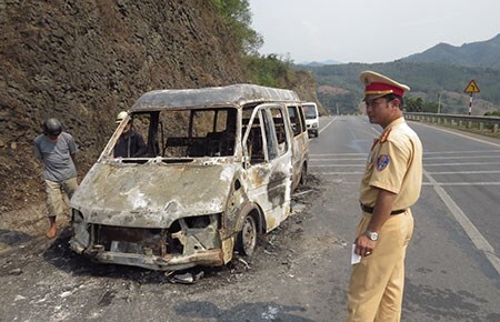 “Bà hỏa” ghé thăm xe khách trên QL9