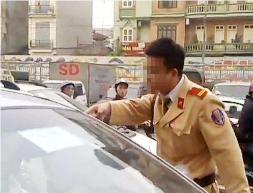 Kiểm điểm một CSGT phát ngôn thiếu văn hóa