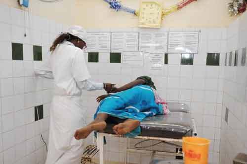 Đau lòng bé gái 10 tuổi bị cưỡng hiếp mang thai đôi