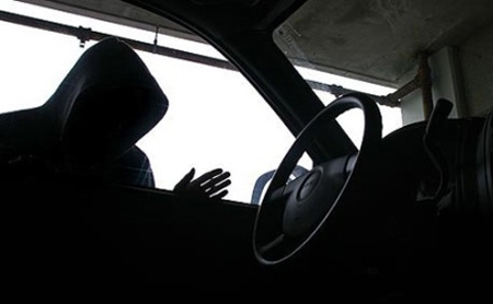 Bé trai 4 tuổi bị cướp giật túi xách 240 triệu đồng