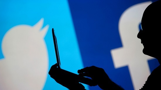 Tình báo Mỹ, Anh dùng Facebook để moi tin