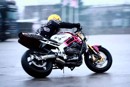 Màn biểu diễn nghẹt thở của Stunter chuyên nghiệp