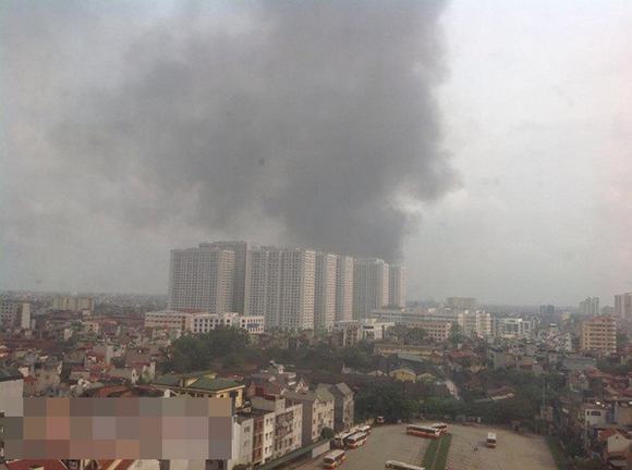 Cháy lớn tại nhà máy Diana gần trung tâm Times City