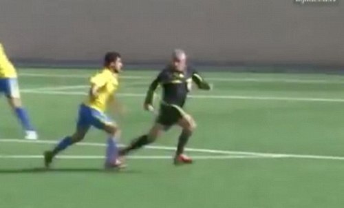 Những tai nạn siêu hài của trọng tài trên sân bóng