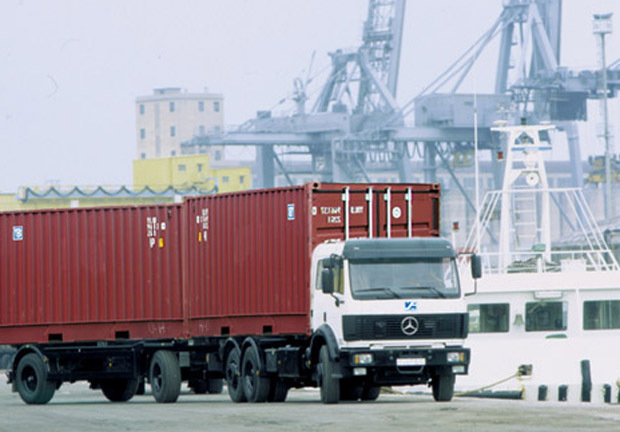 Màn “ăn” hàng kiểu…Úc của xe container