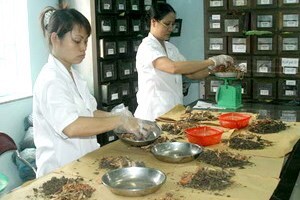 TP HCM: Phát hiện cán bộ y tế bán thuốc và khám bệnh không phép