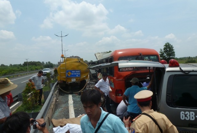 Tai nạn trên cao tốc Trung Lương: Xe cấp cứu bỏ mặc nạn nhân