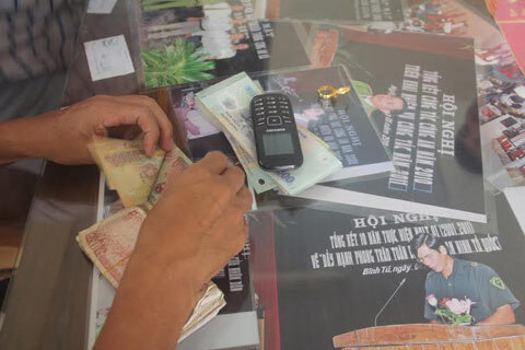 Bà cụ mang 3 chỉ vàng và 45 triệu đồng về quê bị lạc ở Quảng Nam