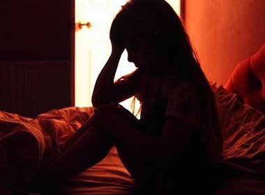 Thầy giáo về hưu giở trò sàm sỡ bé gái hàng xóm