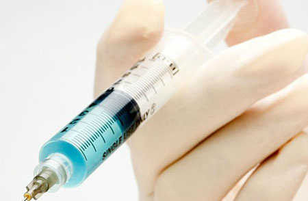 Tự bơm silicon nâng ngực, người nhập viện, kẻ tử vong