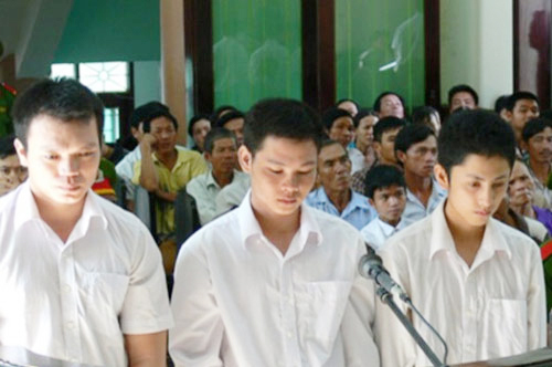 Giết chết người vì... giành hát karaoke