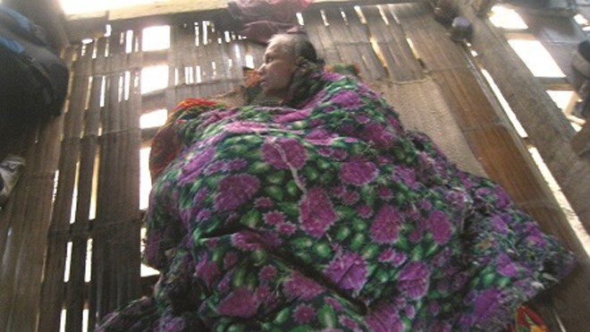 50 năm khoả thân ra đường vì “sợ mặc quần áo“