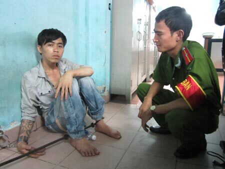 Ngáo đá, đánh bà nội bất tỉnh, đập 2 em chấn thương sọ não