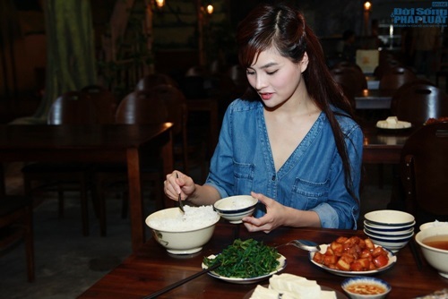 Vũ Thu Phương tất bật mở quán ăn quê trên đất Sài thành