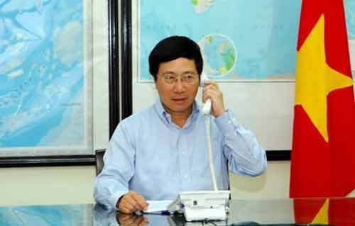 Phó Thủ tướng Phạm Bình Minh điện đàm với Ủy viên Quốc vụ TQ