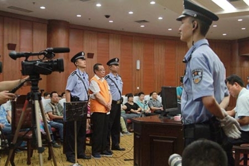 Trung Quốc: Muốn vào quan lộ, phải tự thiến mình?