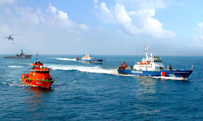 Vòng tay thép trên biển