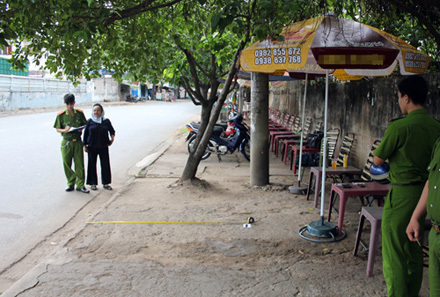 Nhóm cướp chém người cướp của còn chê iPhone 4S?