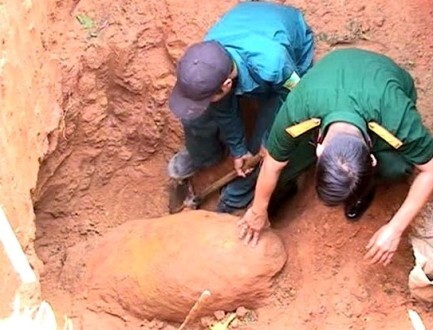 Quảng Ngãi: Phát hiện quả bom nặng 500kg trong nhà dân