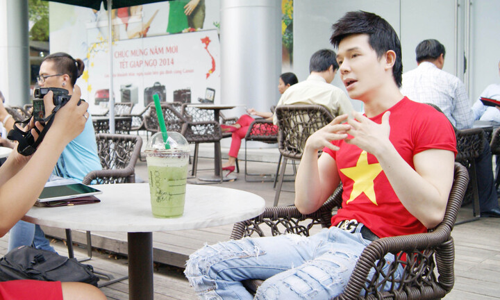 Nathan Lee, Ngọc Anh tự hào khoác lên mình áo in cờ Tổ quốc