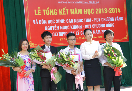 Nghệ An chúc mừng “chàng trai vàng” Olympic Vật lý châu Á