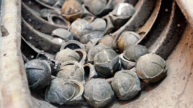 Quảng Bình: Nghịch bom bi, 2 anh em tử vong tại chỗ