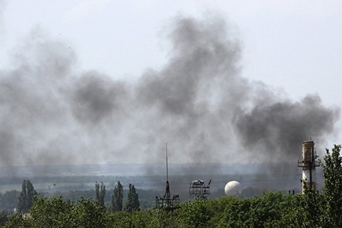 Quân đội Ukraina tấn công sân bay, nhà ga Donetsk