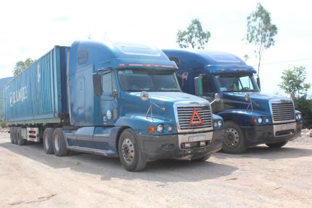 Bất chấp nguy hiểm “xé rào” vượt trạm... vẫn còn chống 