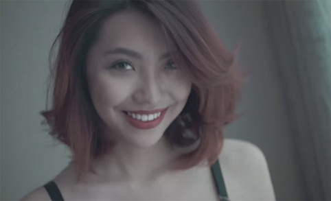 Nữ sinh Hà Nội quay clip quảng cáo đồ lót gây sốt