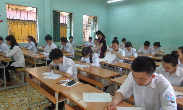 Thi tốt nghiệp THPT 2014: Nhiều thí sinh quên giấy tờ, đến muộn