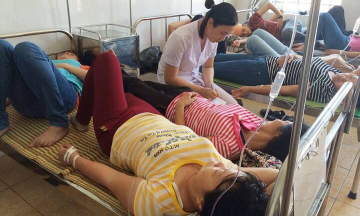 Thái Bình: Ăn cơm hộp 10.000 đồng/suất, 170 công nhân nhập viện