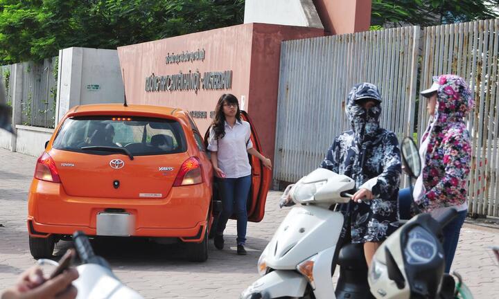 Hà Nội: Nhiều thí sinh được đưa đón bằng xế hộp