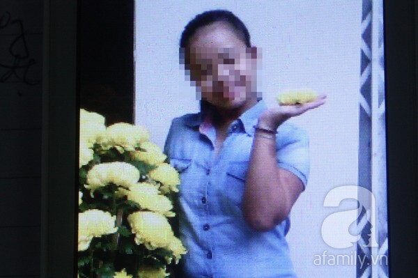 Đau đớn phát hiện ảnh nóng trong điện thoại khi con gái bỏ đi 