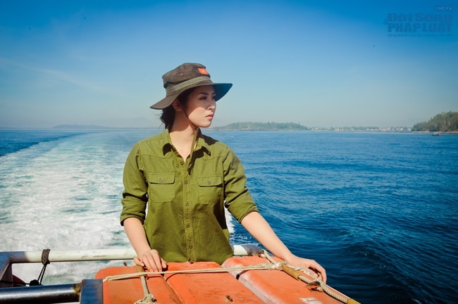 Hoa hậu Ngọc Hân thăm, tặng quà cho ngư dân huyện đảo Lý Sơn