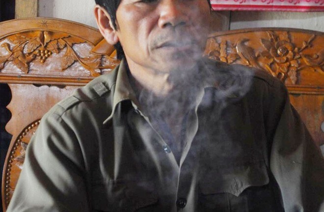 Người đàn ông đào thấy vàng dưới quan tài không đáy