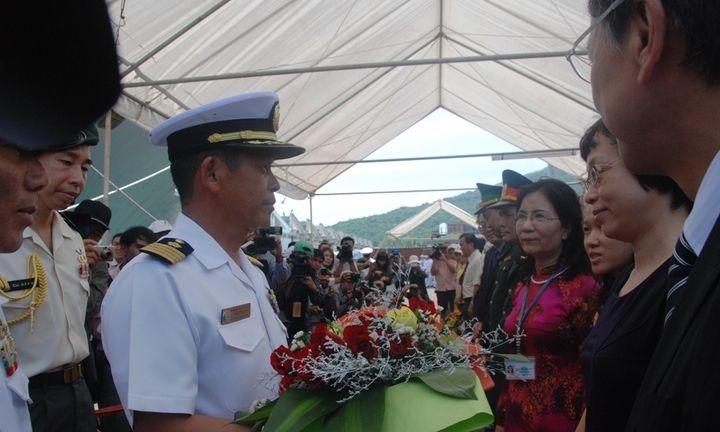 Tàu vận tải đổ bộ JDS Kunisaki của Nhật Bản thăm Đà Nẵng