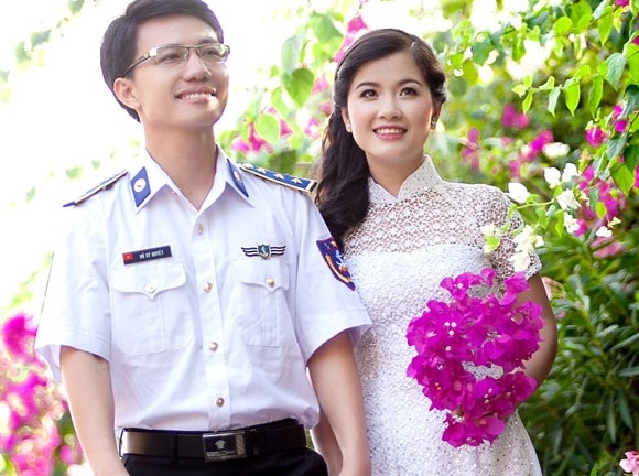 Chuyện tình càng xa càng nhớ càng yêu của chàng cảnh sát biển