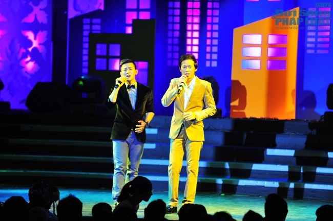 Hoài Lâm xúc động khi song ca cùng cha nuôi Hoài Linh